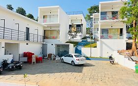 Aura Safari Vaduvanchal